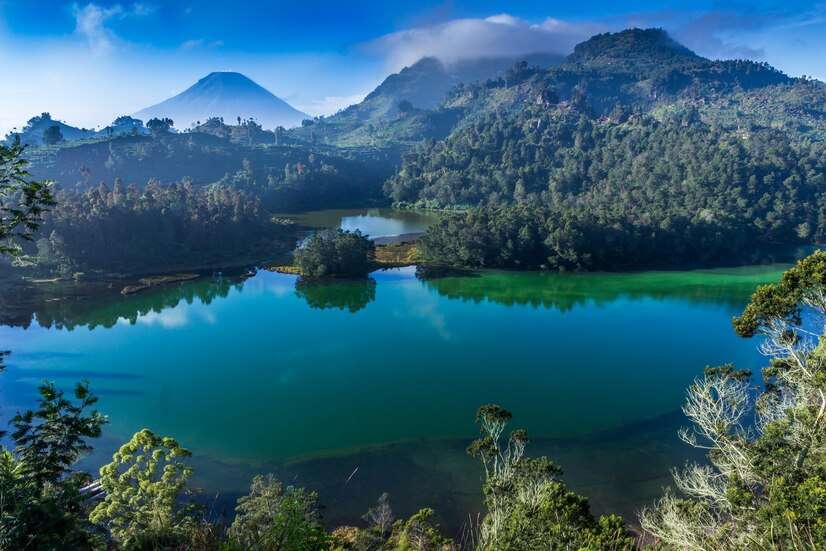 Wisata Telaga Warna di Dieng, Wonosobo, salah satu destinasi alam terindah di Jawa Tengah