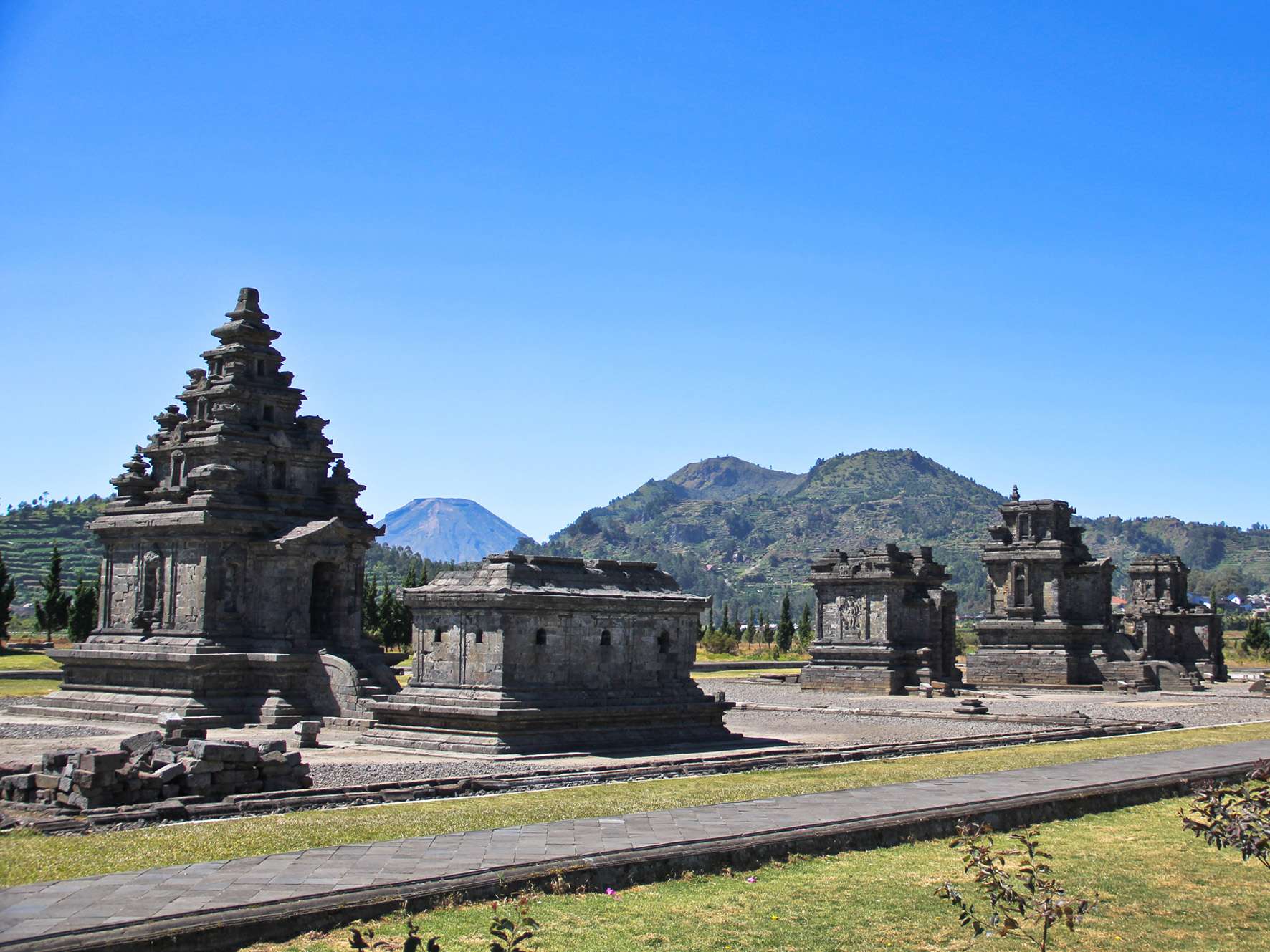 Komplek Candi Arjuna Dieng Wonosobo Banjarnegara