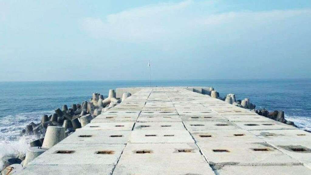 Nikmati Keseruan Pantai Jetis Dengan Salah Satu Hobi Memancing